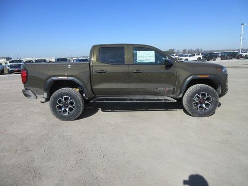 2025 GMC Canyon AT4