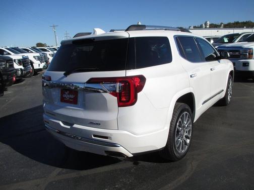 2023 GMC Acadia Denali