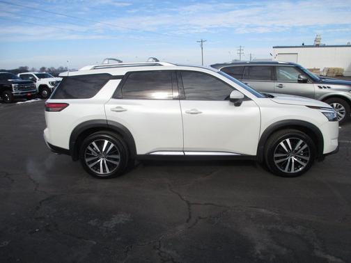 2024 Nissan Pathfinder Platinum