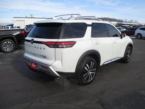 2024 Nissan Pathfinder Platinum