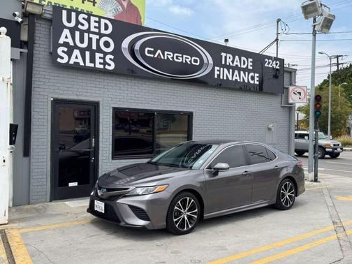 2019 Toyota Camry Hybrid SE