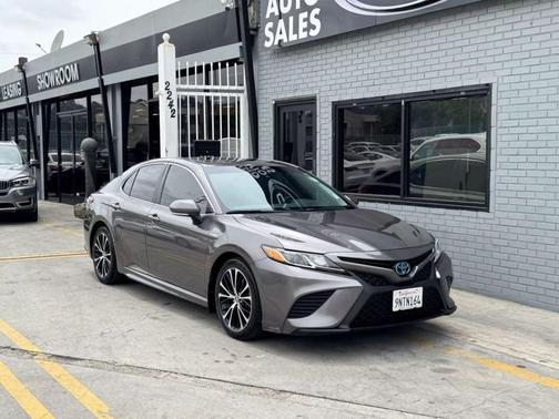2019 Toyota Camry Hybrid SE