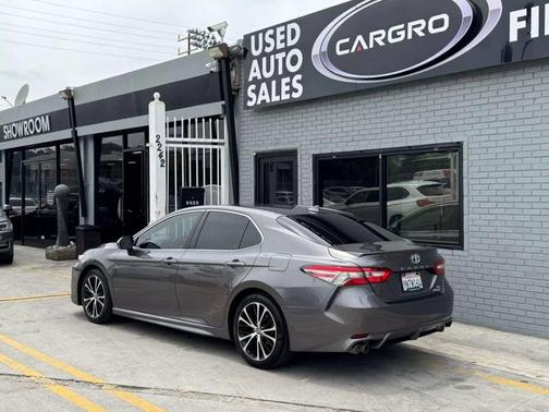 2019 Toyota Camry Hybrid SE
