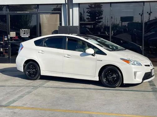Super White 2013 Toyota Prius Three