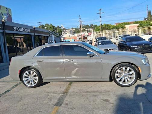 2017 Chrysler 300 Limited