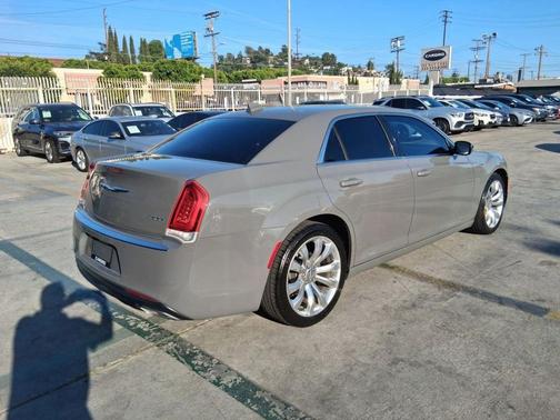 2017 Chrysler 300 Limited
