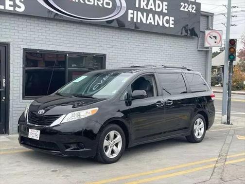 2014 Toyota Sienna LE