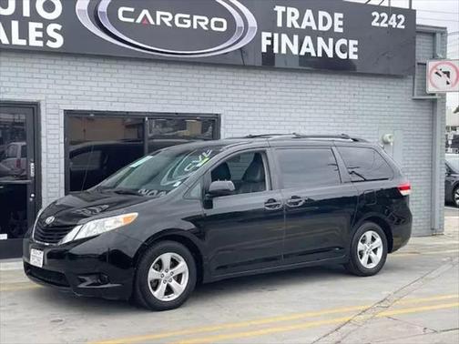 2014 Toyota Sienna LE