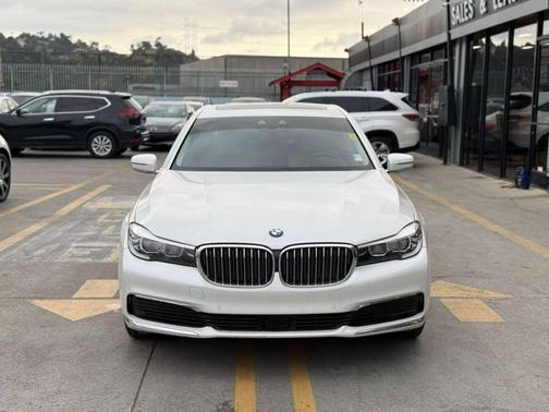 2019 BMW 740e xDrive iPerformance