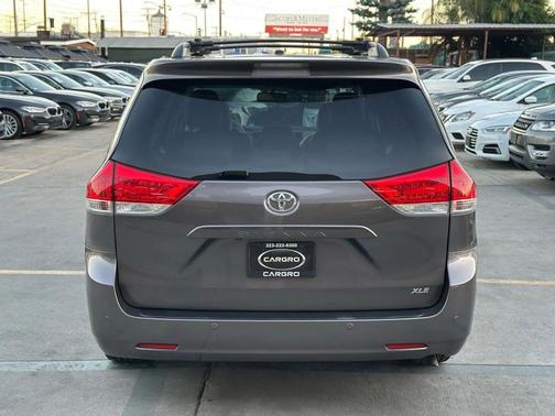 2013 Toyota Sienna XLE