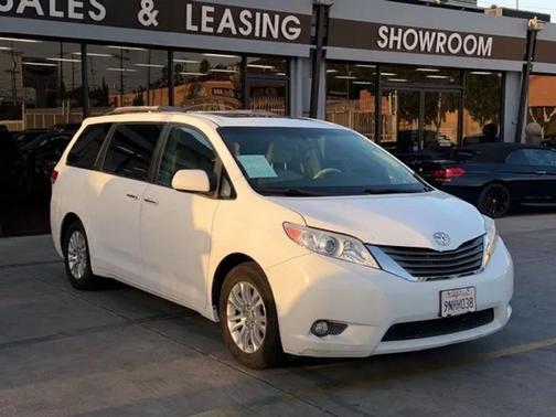 2012 Toyota Sienna XLE