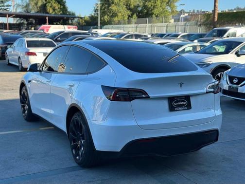 2022 Tesla Model Y Long Range Dual Motor All-Wheel Drive