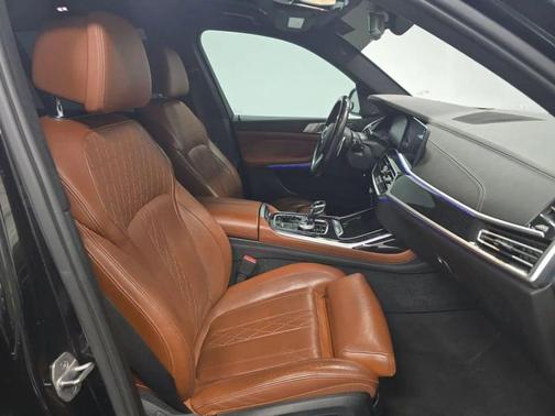 Black Sapphire Metallic 2021 BMW X7 xDrive40i