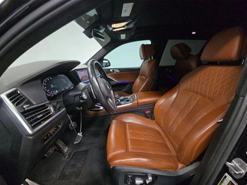 Black Sapphire Metallic 2021 BMW X7 xDrive40i