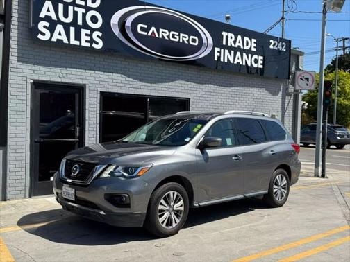 2018 Nissan Pathfinder SV