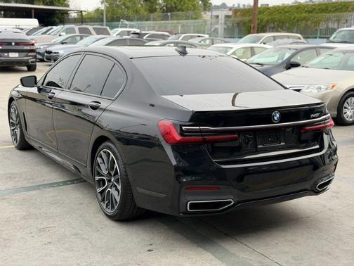 Black Sapphire Metallic 2020 BMW 740 740i