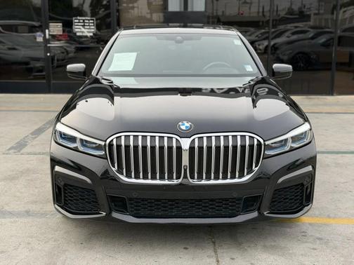 Black Sapphire Metallic 2020 BMW 740 740i