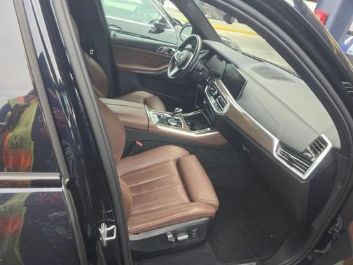 Carbon Black Metallic 2021 BMW X5 xDrive40i