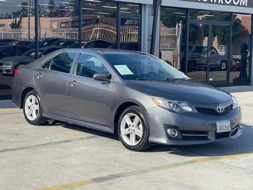 Gray 2013 Toyota Camry SE