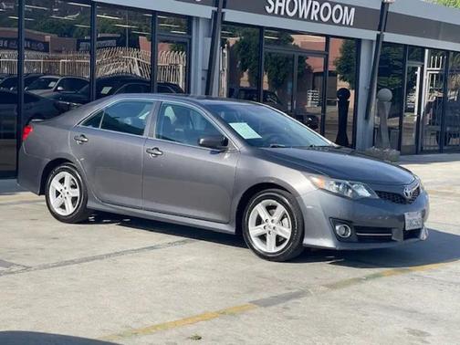 Gray 2013 Toyota Camry SE