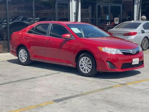 Barcelona Red Metallic 2014 Toyota Camry SE
