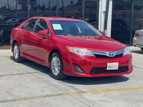 Barcelona Red Metallic 2014 Toyota Camry SE
