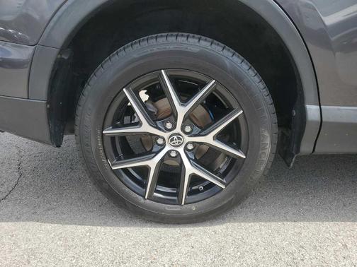 Magnetic Gray Metallic 2017 Toyota RAV4 SE