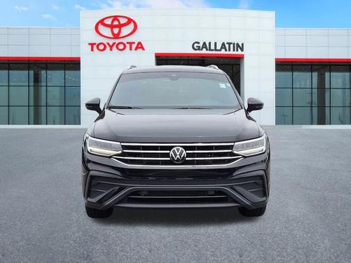 Deep Black Pearl Effect 2024 Volkswagen Tiguan 2.0T SE