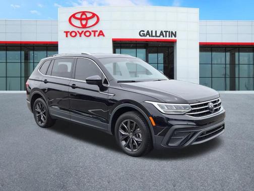 Deep Black Pearl Effect 2024 Volkswagen Tiguan 2.0T SE