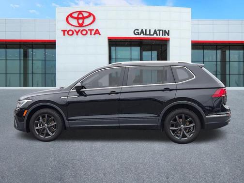 Deep Black Pearl Effect 2024 Volkswagen Tiguan 2.0T SE