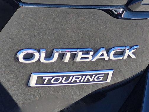 Crystal Black Silica 2022 Subaru Outback Touring