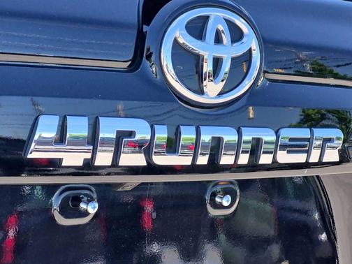 Midnight Black Metallic 2022 Toyota 4Runner SR5 Premium
