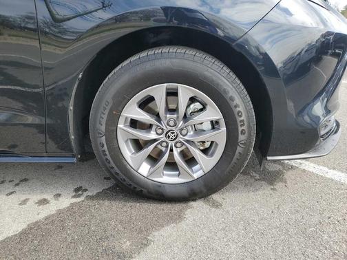 2025 Toyota Sienna LE