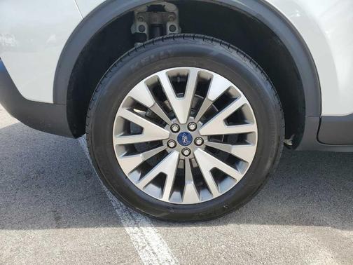 Star White 2022 Ford Escape Titanium