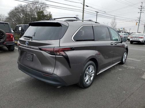 2024 Toyota Sienna XLE