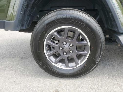 Sarge Green Clearcoat 2022 Jeep Gladiator Overland