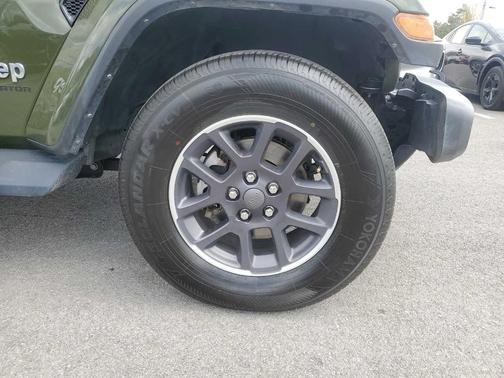 Sarge Green Clearcoat 2022 Jeep Gladiator Overland