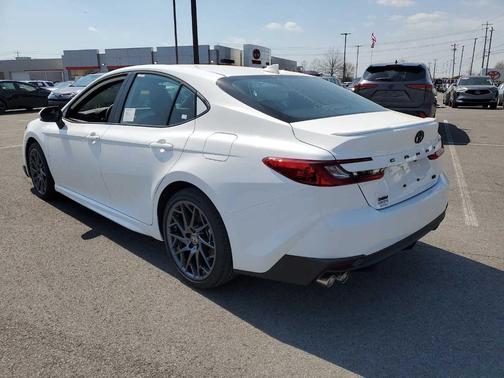 Ice 2026 Toyota Camry SE