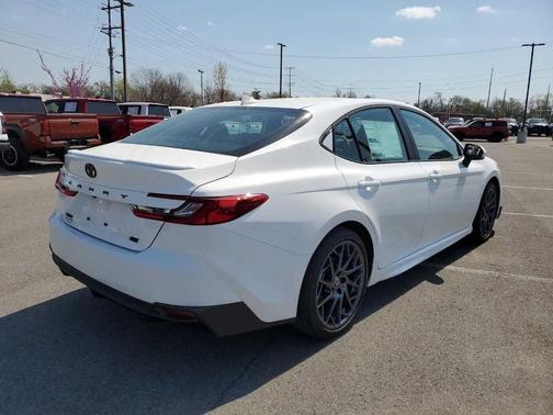 Ice 2026 Toyota Camry SE