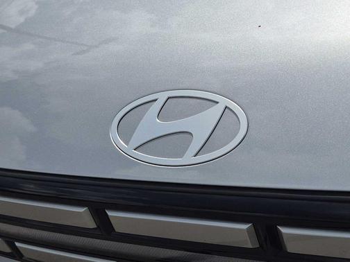 Shimmering Silver 2024 Hyundai SANTA FE SE