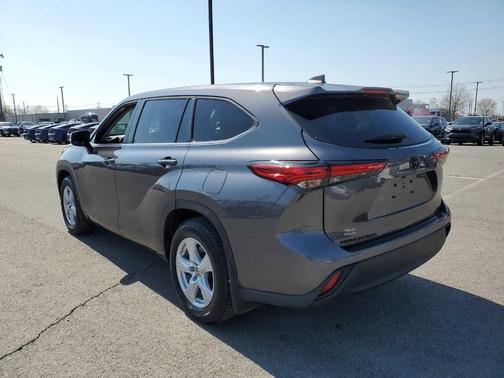 Magnetic Gray Metallic 2023 Toyota Highlander L