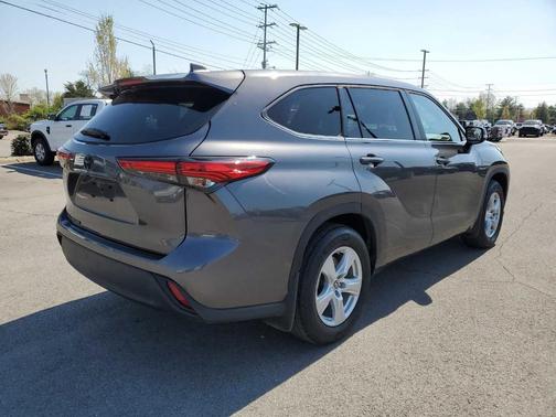 Magnetic Gray Metallic 2023 Toyota Highlander L