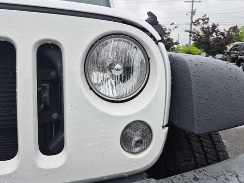 Bright White Clearcoat 2018 Jeep Wrangler JK Sport