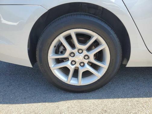 Iridescent Pearl Tricoat 2015 Chevrolet Malibu 1LT