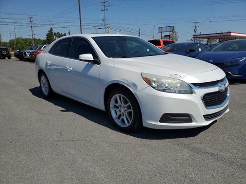 Iridescent Pearl Tricoat 2015 Chevrolet Malibu 1LT