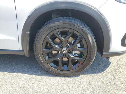 Platinum White Pearl 2024 Honda HR-V Sport