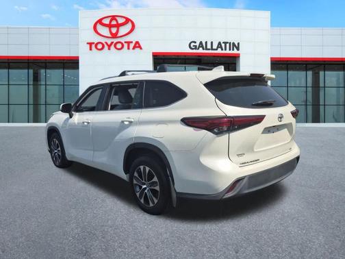 Blizzard Pearl 2021 Toyota Highlander XLE