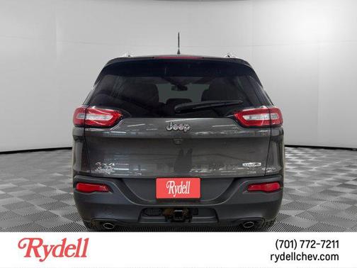 Brilliant Black Crystal Pearlcoat 2014 Jeep Cherokee Latitude