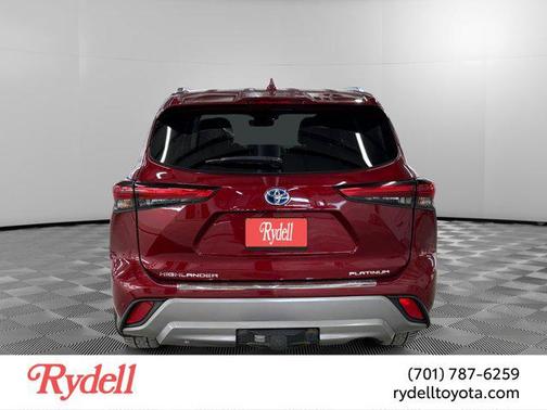2021 Toyota Highlander Hybrid Platinum