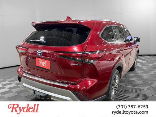 2021 Toyota Highlander Hybrid Platinum